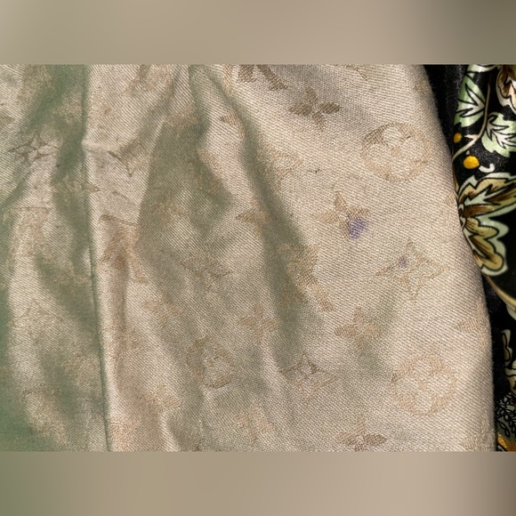 Shawl - Picture 2 of 3